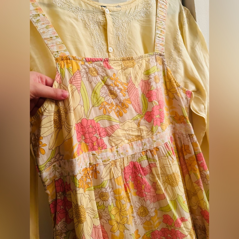 Vintage-Inspired Floral Tiered Sundress & Silk Blouse Set (American EagleSize S) - Picture 6 of 11